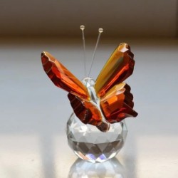 Farfalla Ambra Cristallo su Sfera Trasparente 6x7cm Bomboniera Elegante e Raffinata